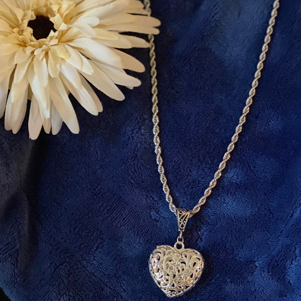 24” Beautiful Silver Rope Chain with Heart!!!! - Picture 3 of 11